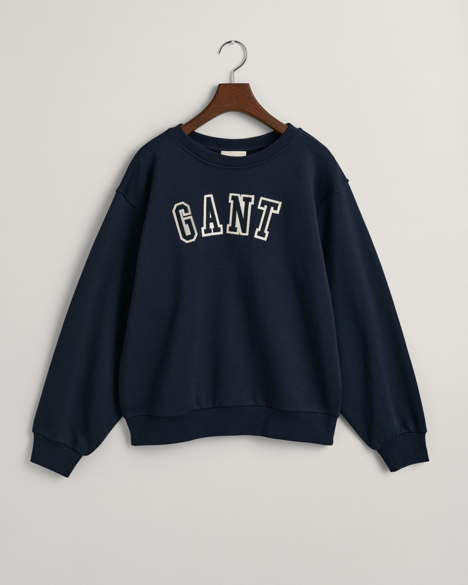 Gant hotsell logo sweatshirt